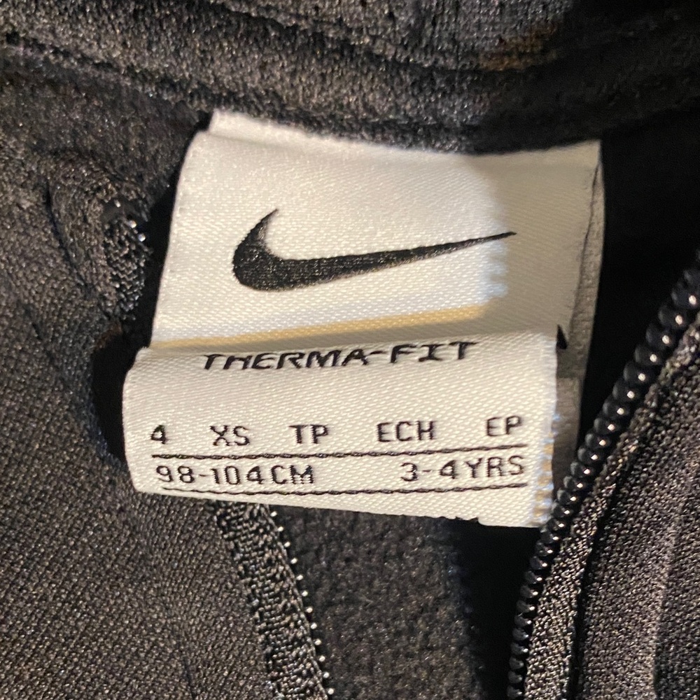 Nike Kids Jacket - Black and Red - Picture 2 of 3